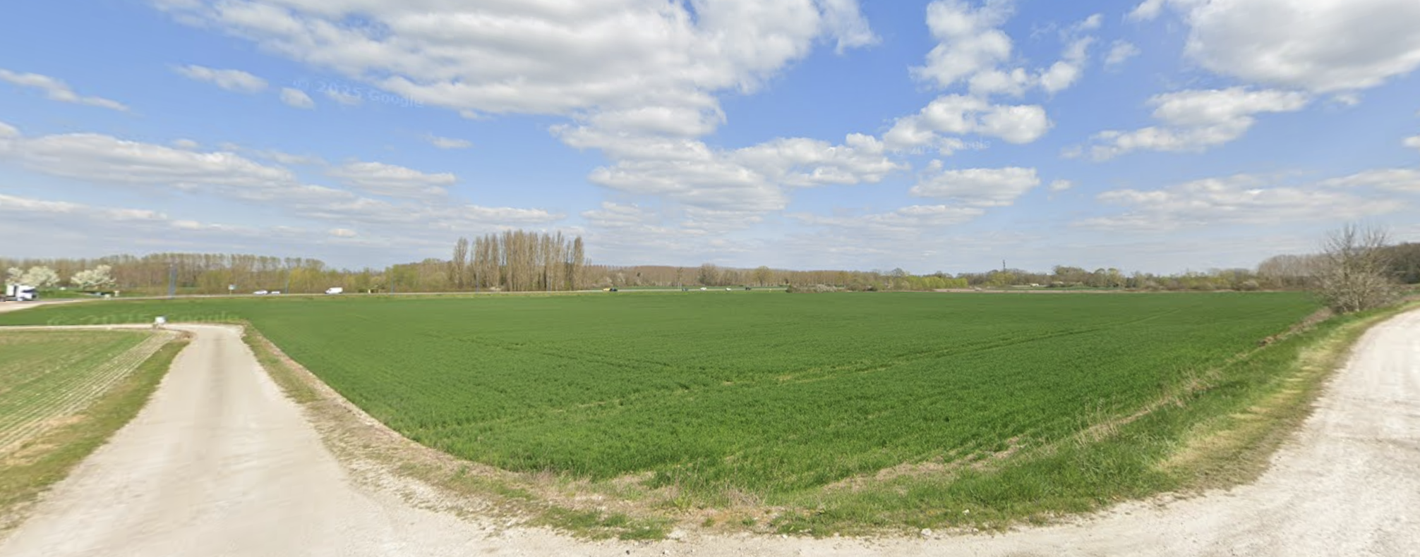 Terrains — Zone de 52 500 m² — Charmoy