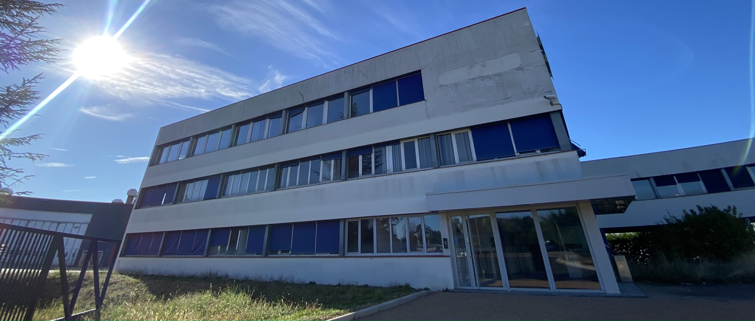 Bâtiment administratif — 1850 m² — Champs-sur-Yonne