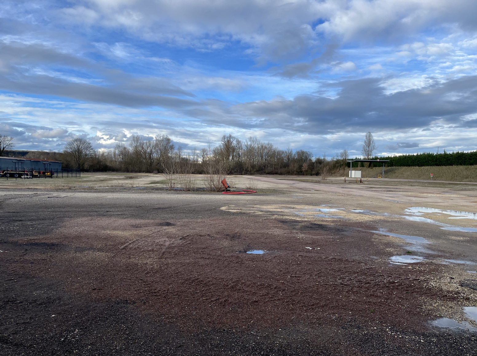 Terrain — 10 000 m² — Champs-sur-Yonne